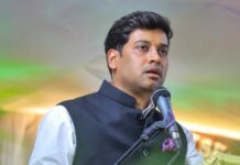 श्रीकांत शिंदे ने पार्टी कार्यकर्ताओं को त्योहारों के दौरान राजनीतिक पब्लिसिटी बनाने के खिलाफ चेतावनी दी
