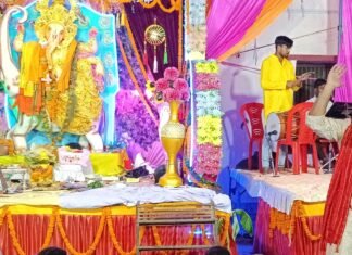 सिसवा में गणपति महोत्सव में गूंजा गणपति बप्पा मोरया:भजन संध्या में झूमे श्रद्धालु, महाआरती के साथ हुआ कार्यक्रम का समापन