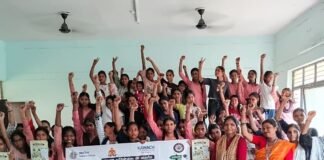 कस्तूरबा गांधी स्कूल में छात्राओं को करियर काउंसलिंग प्रशिक्षण:इटवा ब्लॉक में हुआ आयोजन, डॉक्टर-इंजीनियर सहित कई क्षेत्रों में रुचि दिखाई