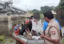 बस्ती में युवक ने कुआनो नदी में लगाई छलांग:19 घंटे बाद मिला शव, पुलिस और पीएसी ने चलाया सर्च अभियान