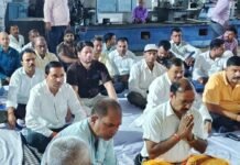 विश्वकर्मा पूजन से गूंजा सिसवा चीनी मिल परिसर:सिसवा में अधिकारियों ने किया भगवान विश्वकर्मा के चरणों में नमन, मशीनों-कलपुर्जों का हुआ विधिवत पूजन