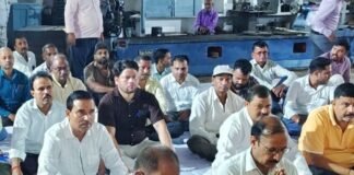 विश्वकर्मा पूजन से गूंजा सिसवा चीनी मिल परिसर:सिसवा में अधिकारियों ने किया भगवान विश्वकर्मा के चरणों में नमन, मशीनों-कलपुर्जों का हुआ विधिवत पूजन