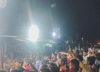 लक्ष्मणनगर चौराहे पर गणेश उत्सव में मनमोहक झांकी:देखने के लिए उमड़ा श्रद्धालुओं का सैलाब, देर शाम तक रही भीड़