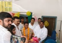 प्रधानमंत्री के जन्मदिन पर मरीजों को बांटे गए फल:बढ़नी PHC में ब्लॉक प्रमुख मिनाक्षी चौधरी ने सेवा संकल्प अभियान के तहत किया वितरण