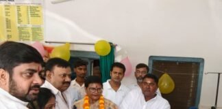 प्रधानमंत्री के जन्मदिन पर मरीजों को बांटे गए फल:बढ़नी PHC में ब्लॉक प्रमुख मिनाक्षी चौधरी ने सेवा संकल्प अभियान के तहत किया वितरण