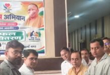 सिद्धार्थनगर में पीएम मोदी के जन्मदिन पर सेवा अभियान:सीएचसी खेसरहा में मरीजों को बांटे फल, जल्द स्वस्थ होने की कामना