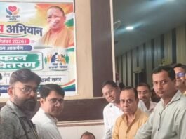 सिद्धार्थनगर में पीएम मोदी के जन्मदिन पर सेवा अभियान:सीएचसी खेसरहा में मरीजों को बांटे फल, जल्द स्वस्थ होने की कामना