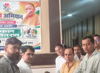 सिद्धार्थनगर में पीएम मोदी के जन्मदिन पर सेवा अभियान:सीएचसी खेसरहा में मरीजों को बांटे फल, जल्द स्वस्थ होने की कामना