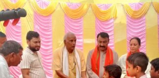 पीएम मोदी के जन्मदिन पर 400 बच्चों को सामग्री बांटी:पानी बोतल-ज्योमेट्री बॉक्स दिए, भिनगा विधानसभा मे सक्रियता बढ़ाई