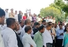 हाईकोर्ट-जज ने इकौना में ग्राम न्यायालय भूमि का किया निरीक्षण:इलाहाबाद हाईकोर्ट की प्रशासनिक जज ने निर्माण में तेजी लाने के निर्देश दिए