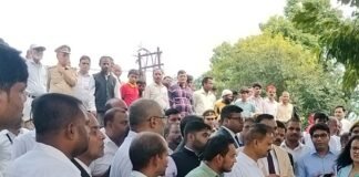 हाईकोर्ट-जज ने इकौना में ग्राम न्यायालय भूमि का किया निरीक्षण:इलाहाबाद हाईकोर्ट की प्रशासनिक जज ने निर्माण में तेजी लाने के निर्देश दिए