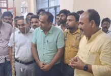 पीएम मोदी के जन्मदिन पर उपेंद्र प्रताप सिंह ने मरीजों:बेवा सामुदायिक स्वास्थ्य केंद्र में भर्ती मरीजों का जाना हालचाल