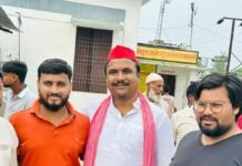 जमुनहा बाजार की बिजली समस्या पर समाजसेवी पहुंचे पावर हाउस:अधिकारियों ने जल्द समाधान का आश्वासन दिया, व्यापारियों को मिलेगी राहत