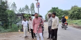 पीएम मोदी के जन्मदिन पर चला स्वच्छता अभियान:खुद झाड़ू लेकर सड़क पर उतरे, लोगों को जागरूक किया
