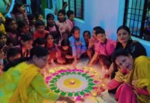 पीएम श्री स्कूल मूडघाट में मनाया गया मोदी का जन्मदिन:संकल्प यात्रा के तहत बच्चों ने काटा केक, स्कूल को गुब्बारों और दीपों से सजाया।