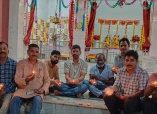 बढ़नी में पीएम मोदी के जन्मदिन पर दीपोत्सव:लोगों ने जलाए दीपक, विकसित भारत और दीर्घायु की कामना की