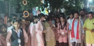 प्रधानमंत्री के जन्मदिन पर कस्तूरबा विद्यालय में रंगोली कार्यक्रम:छात्राओं ने बनाई आकर्षक रंगोलियां, नगर पंचायत के लोग भी हुए शामिल