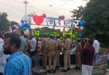 पीएम मोदी के जन्मदिन पर चंद्रनगर छठघाट 2100 दीपों से:बनकटी में दीपोत्सव कार्यक्रम, पूर्व सांसद हरीश द्विवेदी भी रहे मौजूद