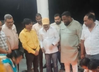 आशीर्वाद का दीपक प्रज्वलित कर सेवा संकल्प अभियान शुरू:सिद्धार्थनगर के जोगिया में दीप जलाकर हुआ आगाज, 17 अक्टूबर तक चलेगा अभियान।