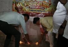 परशुरामपुर में सेवा संकल्प अभियान, हजारों दीपकों से रोशन हुए:मखौड़ा धाम में 3 हजार दीपक जले, विधायक अजय सिंह भी हुए शामिल