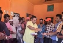 भारत-नेपाल सीमा पर पीएम मोदी का जन्मदिन दीप जलाकर मनाया:नगर पंचायत अध्यक्ष सुनील अग्रहरि ने दी बधाई, पूरे नगर में दिखा उत्साह का माहौल