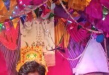 श्रावस्ती के दोदी गांव में विश्वकर्मा पूजा पर सजी भव्य:रात भर चले जागरण में गूंजे भक्ति के स्वर, उमड़ी ग्रामीणों की भीड़