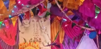 श्रावस्ती के दोदी गांव में विश्वकर्मा पूजा पर सजी भव्य:रात भर चले जागरण में गूंजे भक्ति के स्वर, उमड़ी ग्रामीणों की भीड़