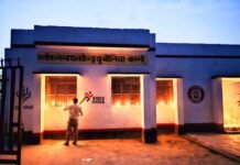 पीएम मोदी के जन्मदिन पर दुबौलिया बीआरसी में दीपोत्सव:सेवा संकल्प अभियान के तहत शिक्षकों-कर्मचारियों ने जलाए दीप, दीर्घायु की कामना की