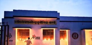 पीएम मोदी के जन्मदिन पर दुबौलिया बीआरसी में दीपोत्सव:सेवा संकल्प अभियान के तहत शिक्षकों-कर्मचारियों ने जलाए दीप, दीर्घायु की कामना की