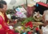 परसिया पुल पर ABS शर्मा इलेक्ट्रॉनिक पर विश्वकर्मा पूजा:धूमधाम से मनाई गई, डीजे और ढोल भी बजे, आसपास के लोग हुए शामिल