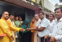 बनकटी में पीएम मोदी का 76वां जन्मदिन मनाया:मरीजों को फल और मिठाई बांटी गई, स्वास्थ्य केंद्र में कार्यक्रम