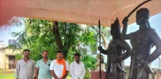 पीएम मोदी के जन्मदिन पर विक्रमजोत में चला सफाई अभियान:ब्लॉक प्रमुख केके सिंह ने शहीद स्थल पर राजा जालिम सिंह की प्रतिमा पर पुष्पांजलि दी
