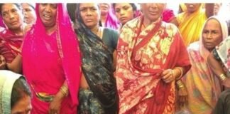 संदिग्ध हालात में युवक का शव फंदे से लटका मिला:पुरंदरपुर के पोखरभिंडा में पुलिस ने शव कब्जे में लेकर जांच शुरू की