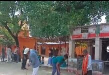 पीड़ियातालमंदिर में स्वच्छताअभियान के साथ मना पीएम मोदी का जन्मदिन:ठूठीबारी से सटे पडियाताल भाजपा कार्यकर्ताओं ने केक काटा और मिठाई बांटकर खुशी मनाई