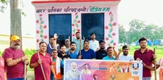 अमहट घाट पर अंकुर वर्मा ने चलाया स्वच्छता अभियान:पीएम मोदी के जन्मदिन पर 'सेवा संकल्प' के तहत लिया स्वच्छ बस्ती का संकल्प