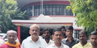 पार्क में बाबा साहब- बुद्ध की प्रतिमा लगाने की मांग:ग्रामीणों ने डीएम को सौंपा ज्ञापन, जांच का आश्वासन मिला