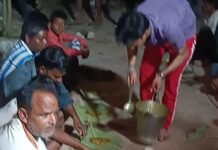 जमुनहा में विश्वकर्मा पूजा पर भंडारा:हवन-पूजन के बाद देर रात तक चला प्रसाद वितरण, भारी संख्या में जुटे ग्रामीण