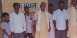 आतिशबाजी और दीपों के साथ मनाया PM का जन्मदिन:जमुनहा के पटना में भाजपा कार्यकर्ताओं ने बांटी मिठाई
