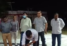 इकौना सीएचसी में दीप जलाकर मनाया पीएम मोदी का जन्मदिन:डॉक्टरों और स्वास्थ्यकर्मियों ने की स्वस्थ व दीर्घायु जीवन की कामना