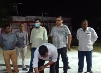 इकौना सीएचसी में दीप जलाकर मनाया पीएम मोदी का जन्मदिन:डॉक्टरों और स्वास्थ्यकर्मियों ने की स्वस्थ व दीर्घायु जीवन की कामना