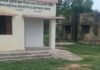 आंगनवाड़ी केंद्र के सामने गंदगी, बच्चों को बीमारियों का डर:लोहरासपुर निरहा में बदबू और मच्छरों से परेशानी