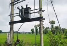 मुडिला कठार में 4 दिन से जला पड़ा ट्रांसफार्मर:8 किसानों के सिंचाई कनेक्शन ठप, धान की फसल बर्बाद होने की आशंका