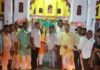 पीएम मोदी के जन्मदिन पर दीप उत्सव:चेतिया बाजार राधाकृष्ण मंदिर में भाजपा कार्यकर्ताओं ने की दीर्घायु की प्रार्थना