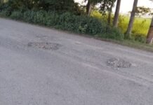 लालगंज-मुंडेरवा मार्ग पर गड्ढों की पैचिंग एक महीने में उखड़ी:घटिया निर्माण से फिर उभरने लगे बड़े-बड़े गड्ढे, राहगीरों को हादसे का डर