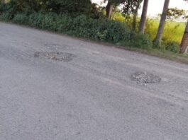 लालगंज-मुंडेरवा मार्ग पर गड्ढों की पैचिंग एक महीने में उखड़ी:घटिया निर्माण से फिर उभरने लगे बड़े-बड़े गड्ढे, राहगीरों को हादसे का डर