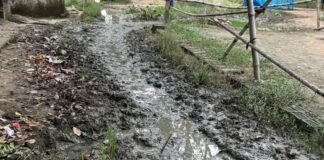 रेहरा की मुख्य सड़कें बदहाल, ग्रामीण परेशान:आजादी के इतने साल बाद भी विकास से दूर; स्कूली बच्चे और बुजुर्गों को परेशानी
