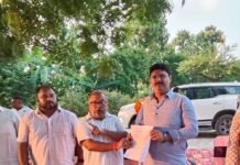 सोनौली में बंद डिवाइडर से आवागमन में परेशानी:राहुल नगर समेत कई गांवों के लोगों ने विधायक से रास्ता खोलने की मांग की