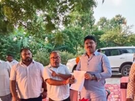 सोनौली में बंद डिवाइडर से आवागमन में परेशानी:राहुल नगर समेत कई गांवों के लोगों ने विधायक से रास्ता खोलने की मांग की