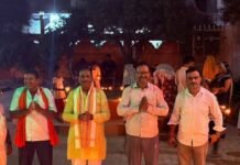 पीएम मोदी के जन्मदिन पर दीप प्रज्वलन:सिद्धार्थनगर के बाबा लोकेश्वर नाथ मंदिर में जलाया दीया, दीर्घायु की कामना