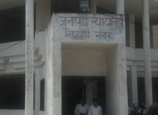 सिद्धार्थनगर में महिला पर धोखाधड़ी का केस:आधार कार्ड में पति की जगह मृत पिता का नाम दर्ज कराया, परिवार रजिस्टर में नाम चढ़वाने की कोशिश